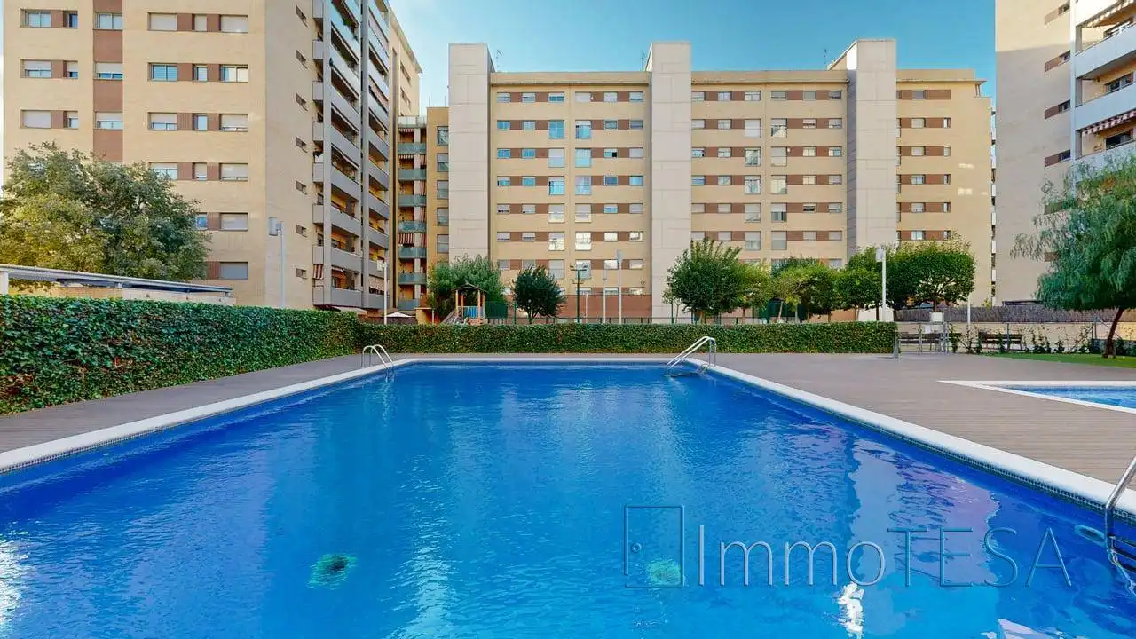 Swimming pool of Flat for sale in Barberà del Vallès  with Air Conditioner, Heating and Parquet flooring