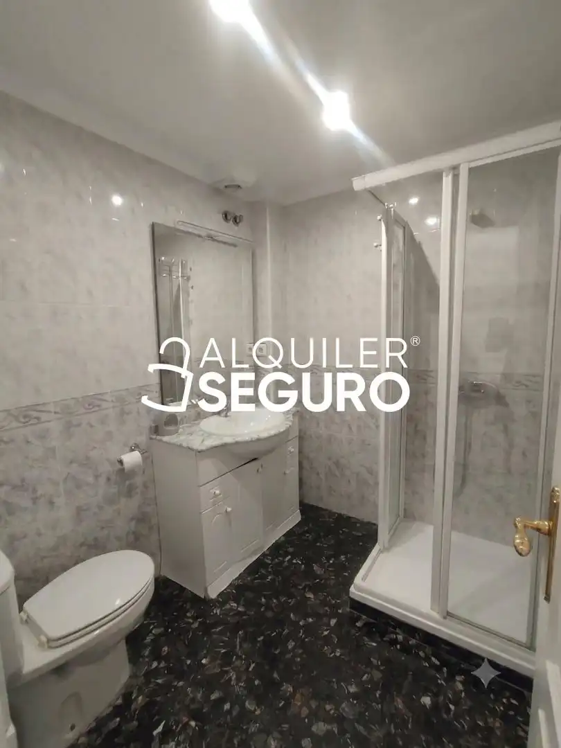 Badezimmer von Dachboden zur Miete in Mijas mit Klimaanlage, Heizung und Terrasse