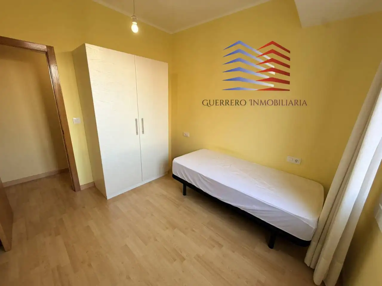Schlafzimmer von Wohnungen zur Miete in Ourense Capital  mit Heizung, Parkett und Möbliert
