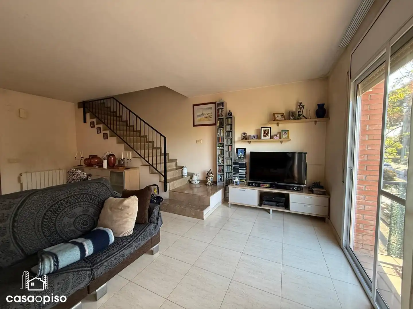 Sala de estar de Casa adosada en venta en Santa Perpètua de Mogoda con Calefacción y Terraza