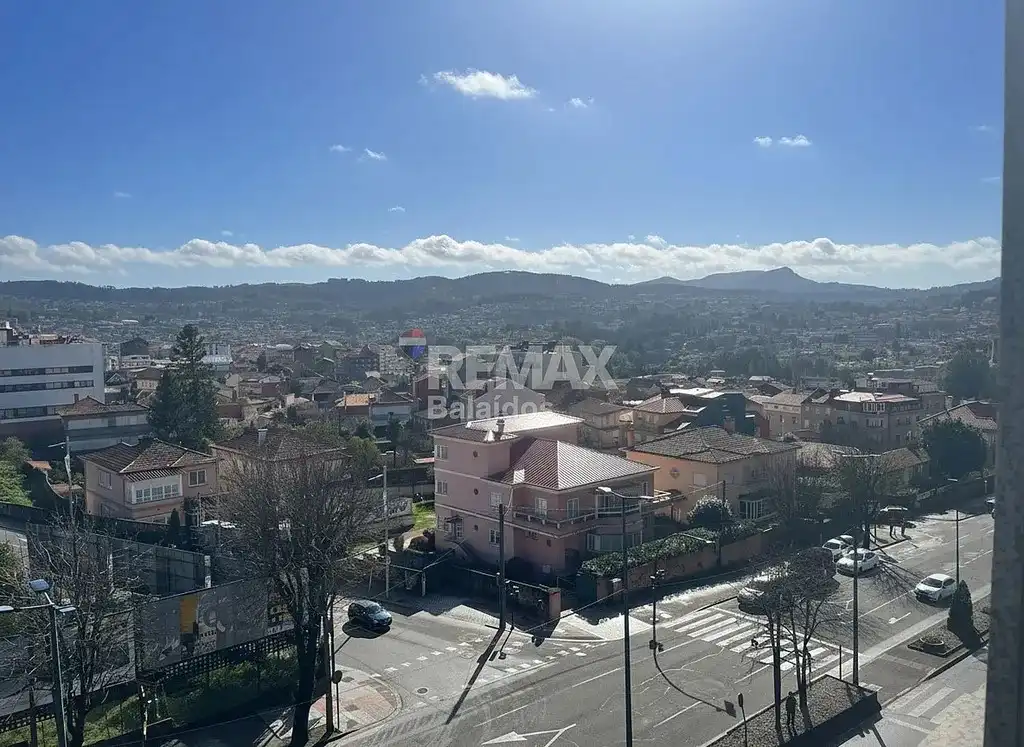 Vista exterior de Piso en venta en Vigo  con Calefacción, Parquet y Terraza