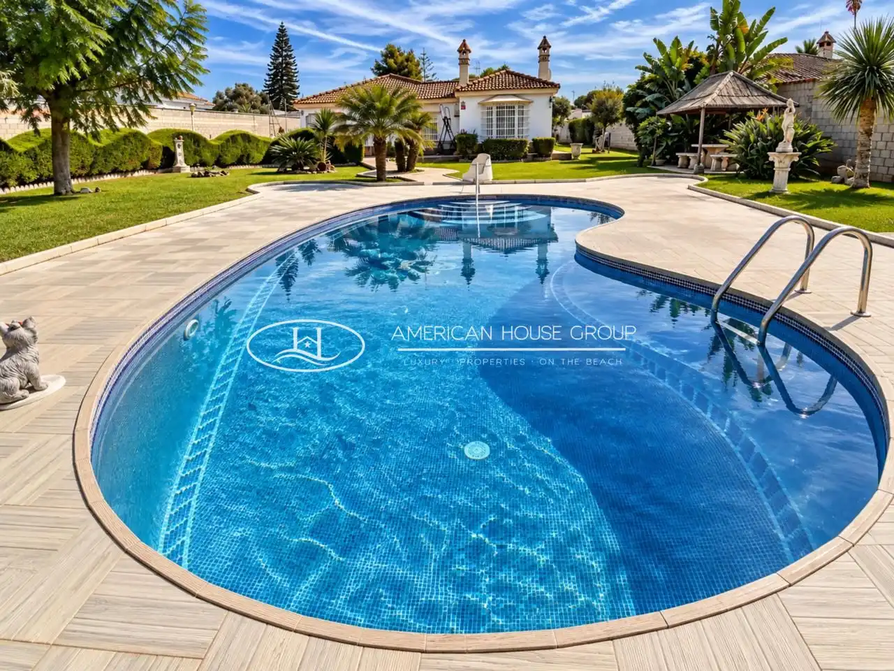 Piscina de Casa o xalet en venda en Chiclana de la Frontera amb Aire condicionat, Jardí privat i Traster