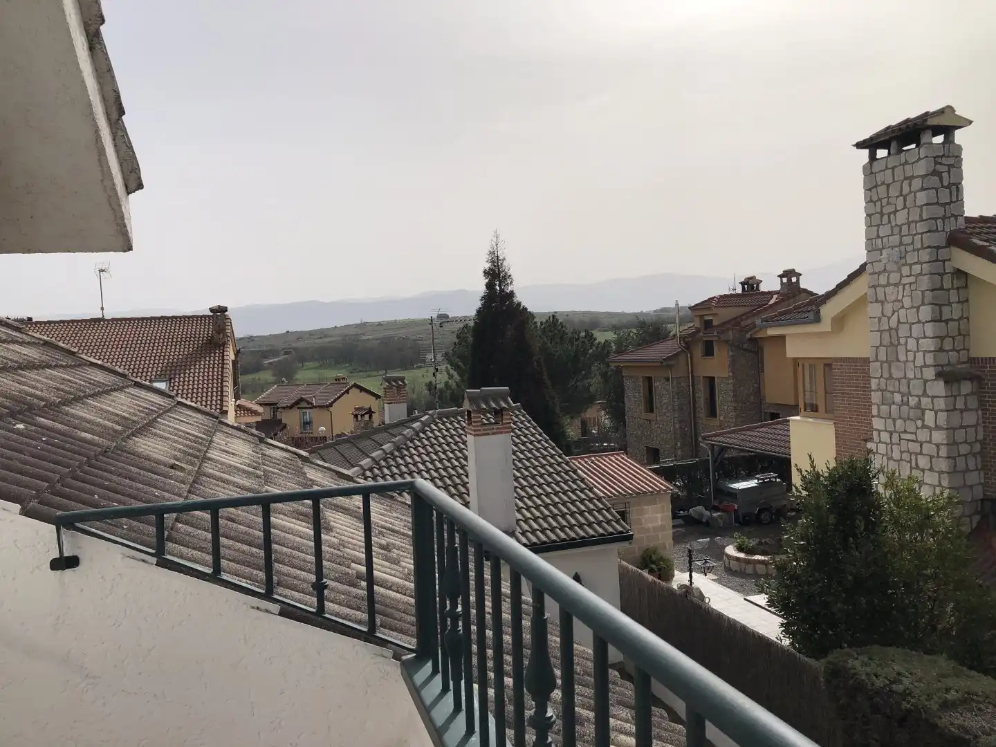 Terrassa de Casa o xalet en venda en La Lastrilla  amb Calefacció, Jardí privat i Traster