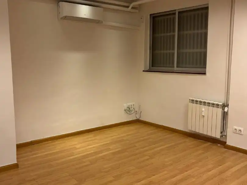 Office for rent in Madrid  with Air Conditioner