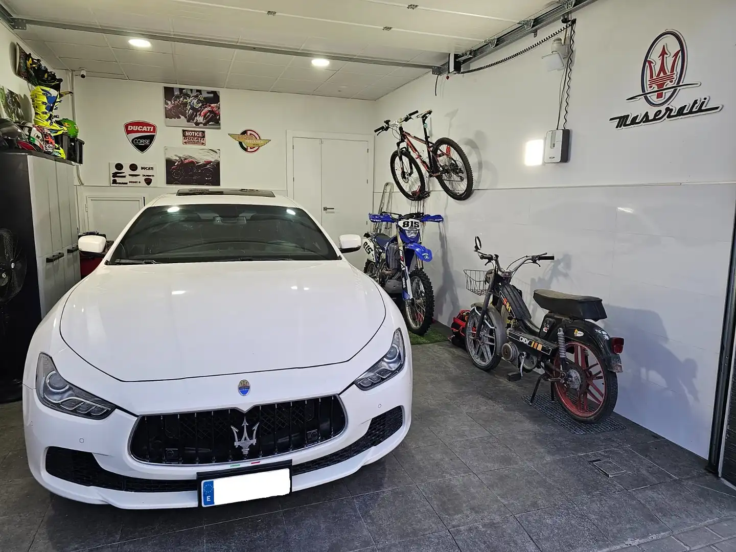 Parking de Casa o chalet en venta en Dos Hermanas con Aire acondicionado, Calefacción y Jardín privado