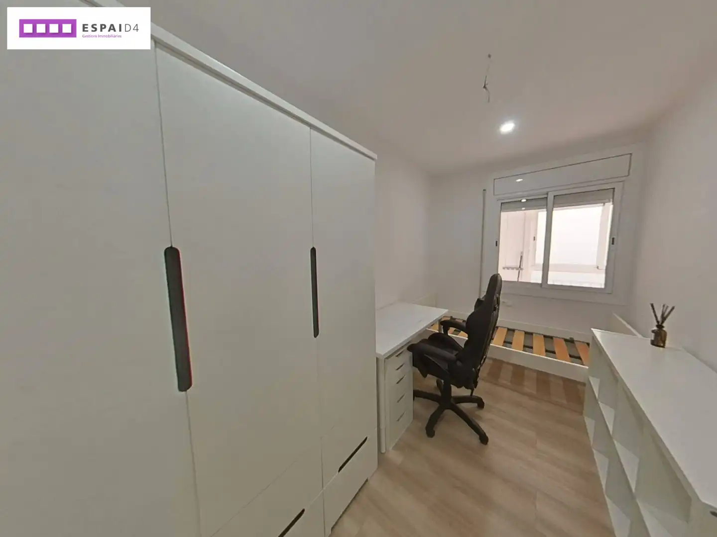 Dormitori de Pis en venda en Ripollet amb Aire condicionat, Parquet i Moblat