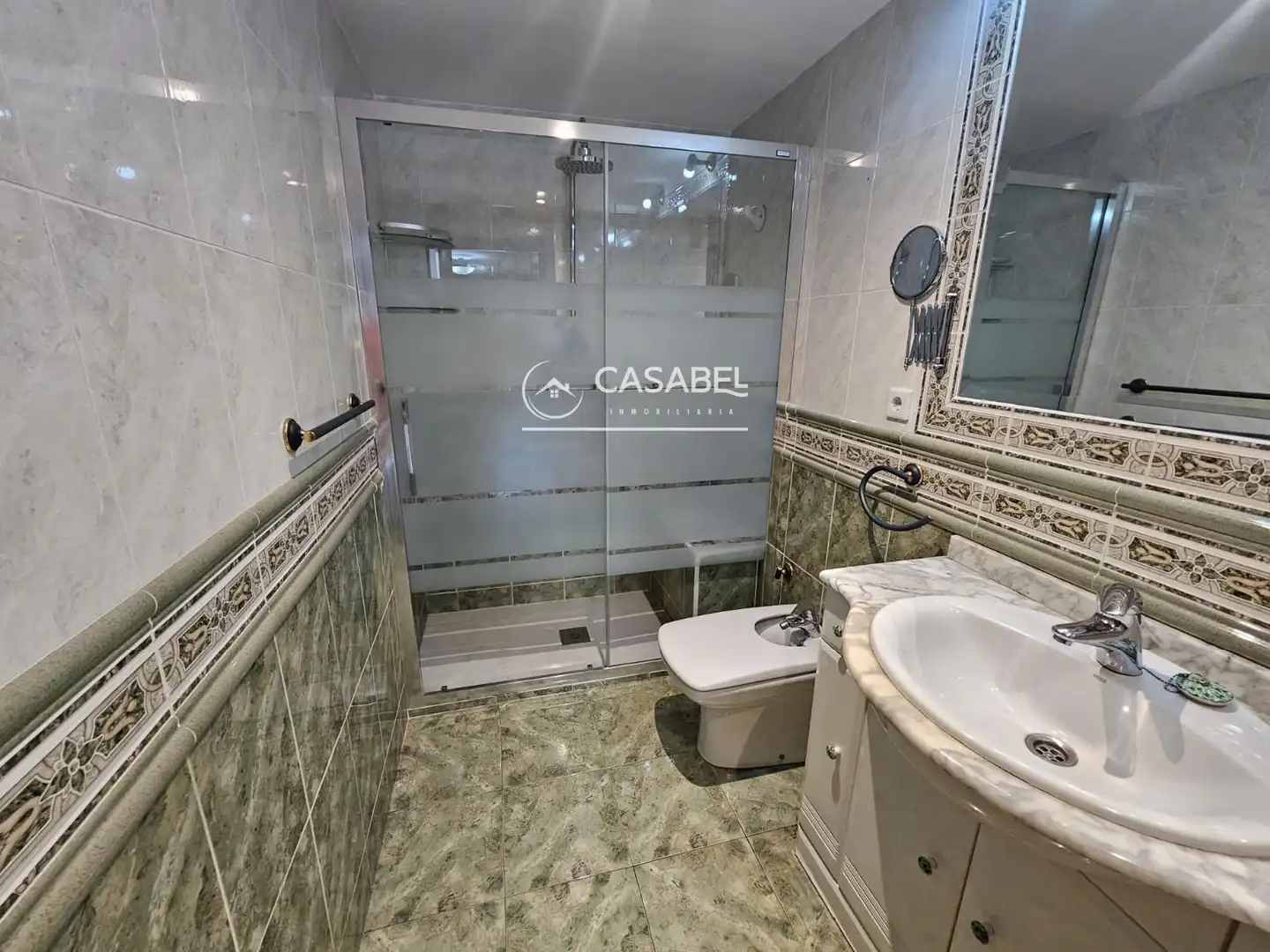 Bathroom of Attic for sale in Córdoba  with Air Conditioner