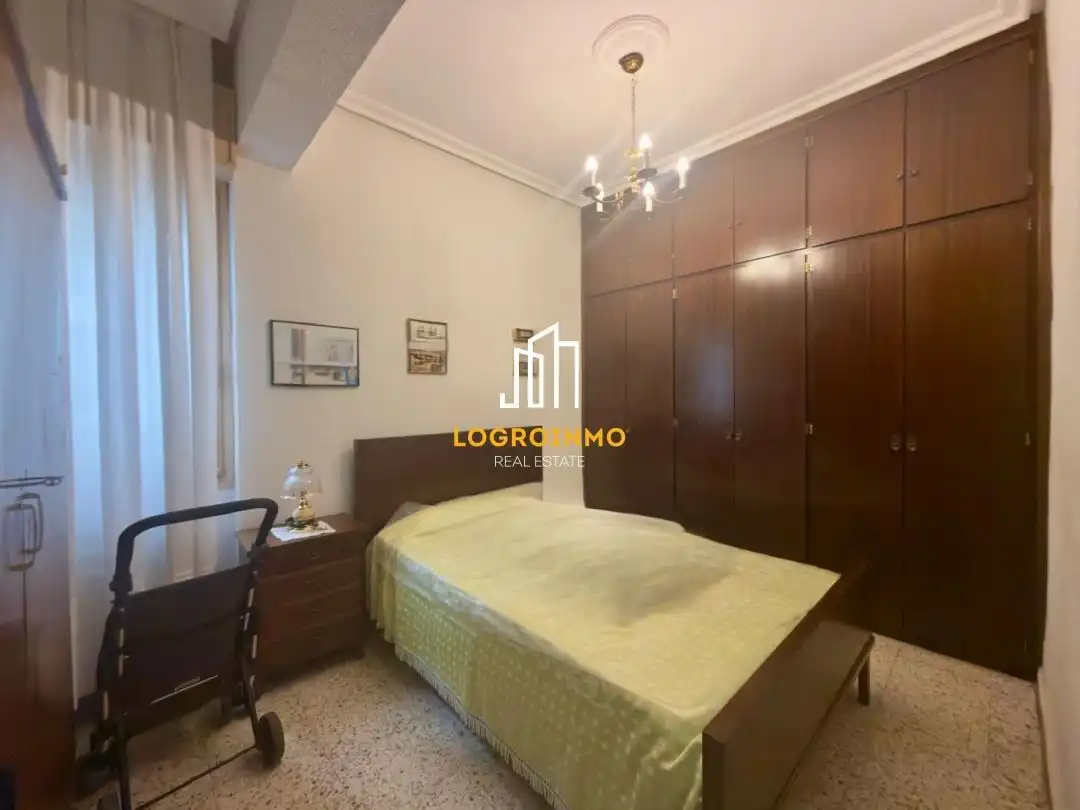 Habitación de Piso en venta en  Logroño con Calefacción, Amueblado y Balcón
