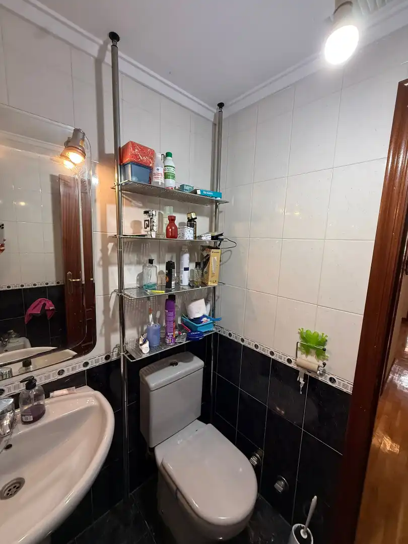 Badezimmer von Wohnung zum Verkauf in Oviedo  mit Heizung, Terrasse und Abstellraum
