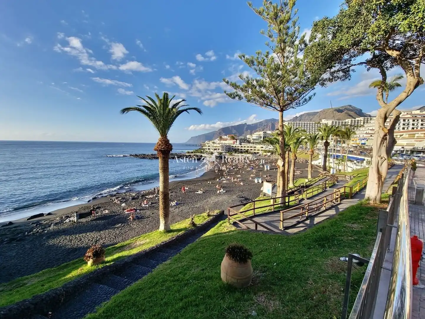 Vista exterior de Edifici en venda en Santiago del Teide