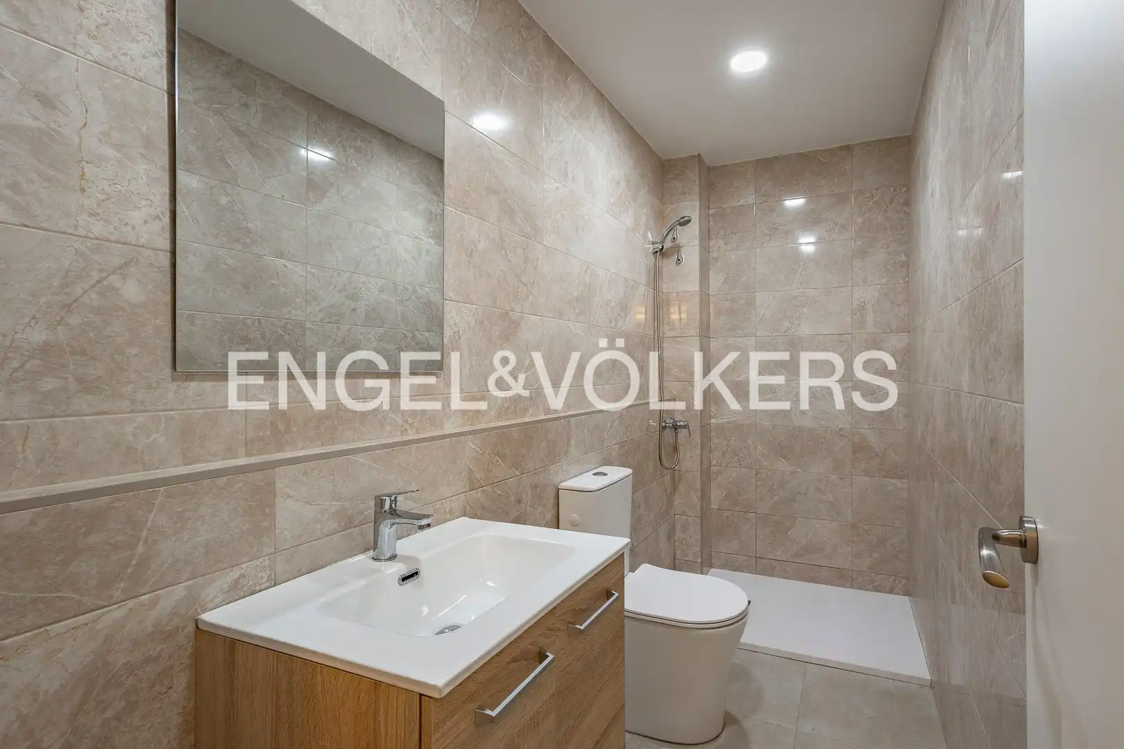 Baño de Casa o chalet de alquiler en Viladecans con Aire acondicionado, Calefacción y Jardín privado