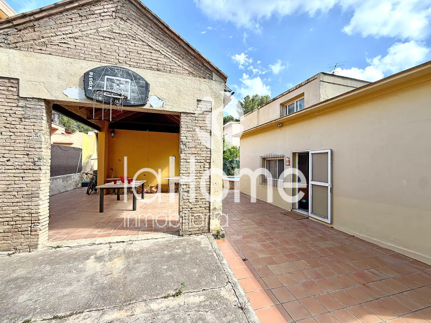 Außenansicht von Haus oder Chalet zum Verkauf in Paterna mit Klimaanlage, Privatgarten und Terrasse