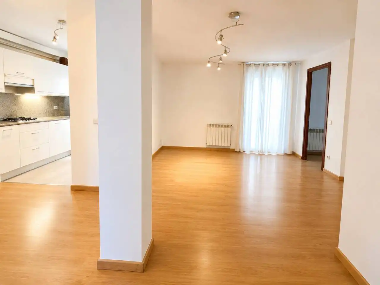 Sala d'estar de Pis en venda en Avià amb Aire condicionat, Calefacció i Parquet