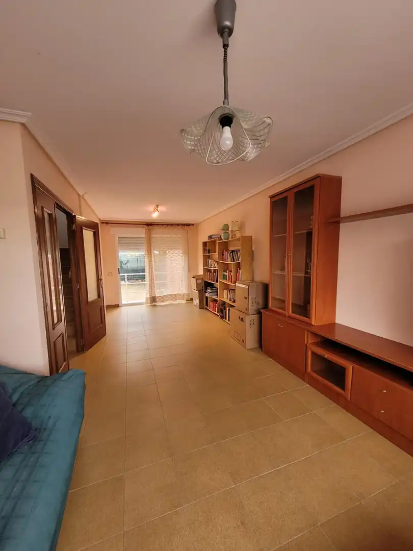 Sala d'estar de Casa adosada en venda en Carrascal de Barregas amb Calefacció, Jardí privat i Parquet