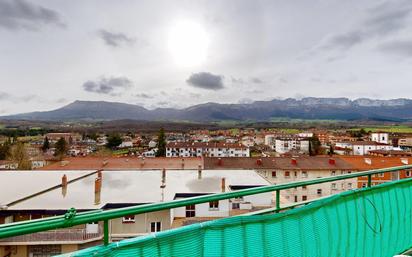 Vista exterior de Pis en venda en Valle de Mena amb Calefacció i Terrassa