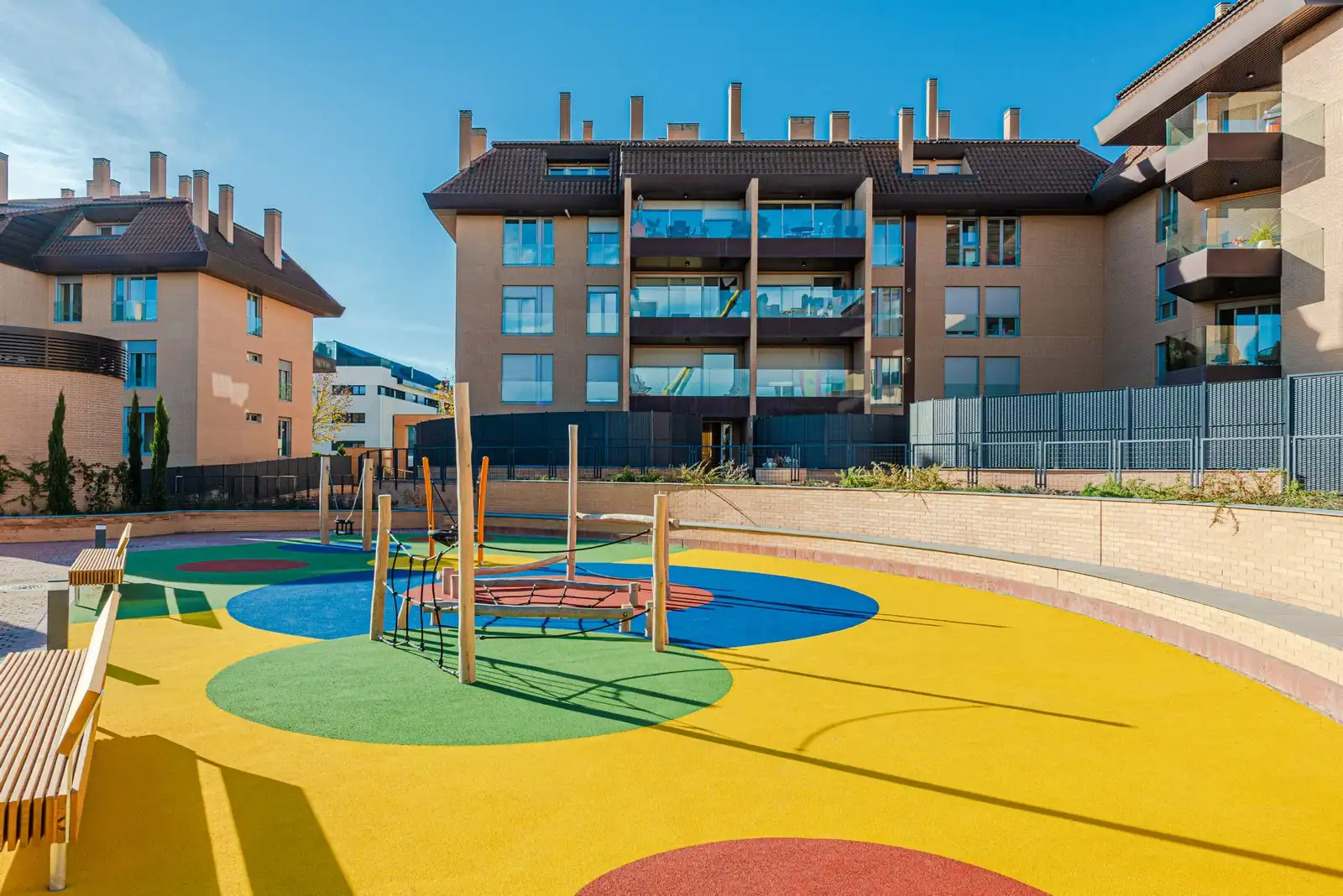 Außenansicht von Wohnung zur Miete in Boadilla del Monte mit Klimaanlage, Heizung und Gemeinschaftspool