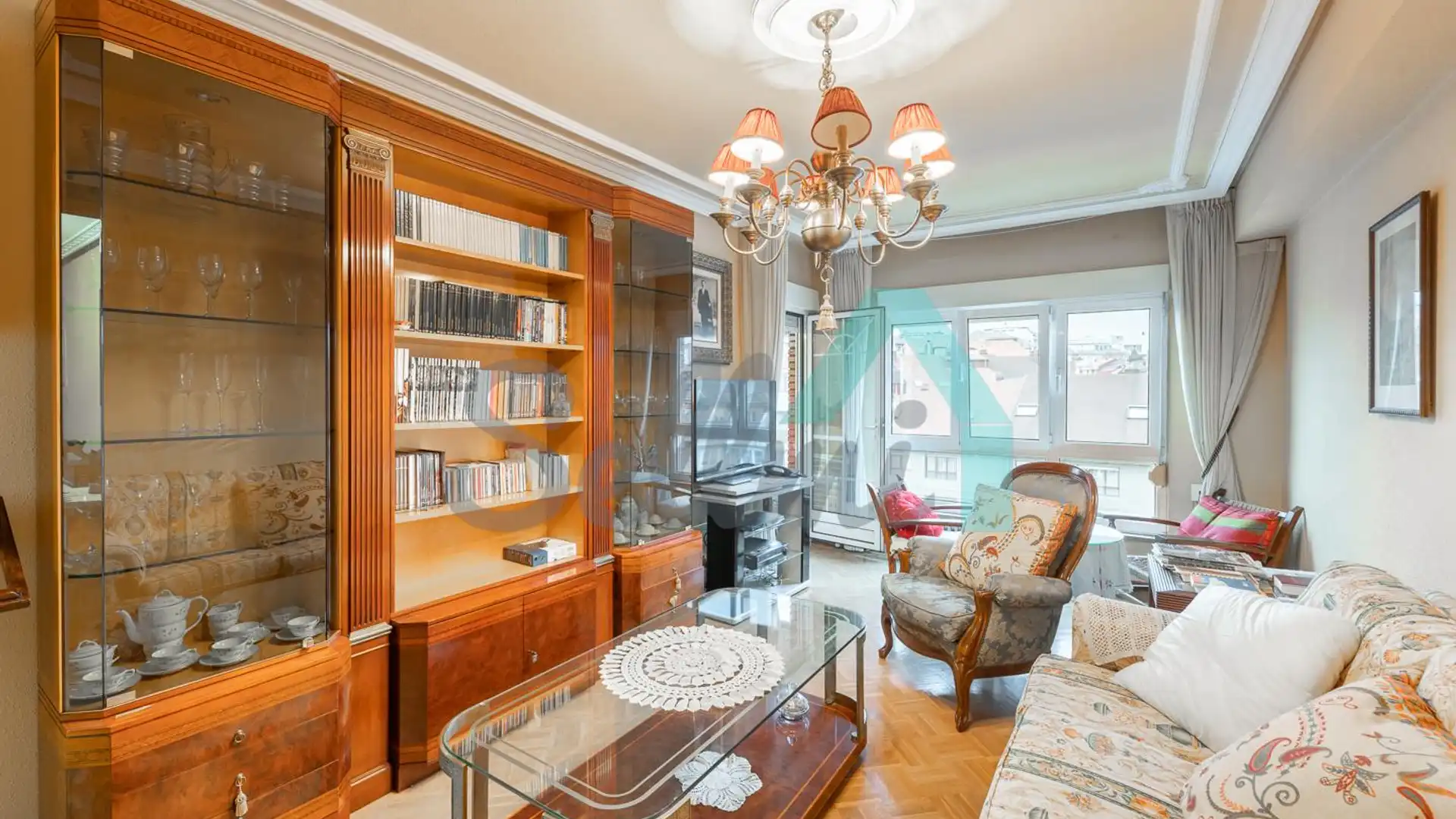 Sala de estar de Piso en venta en Oviedo  con Calefacción, Parquet y Terraza