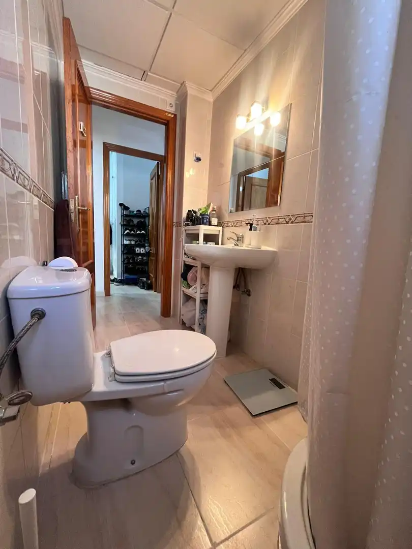Badezimmer von Erdgeschoss zum Verkauf in Águilas mit Klimaanlage, Heizung und Privatgarten