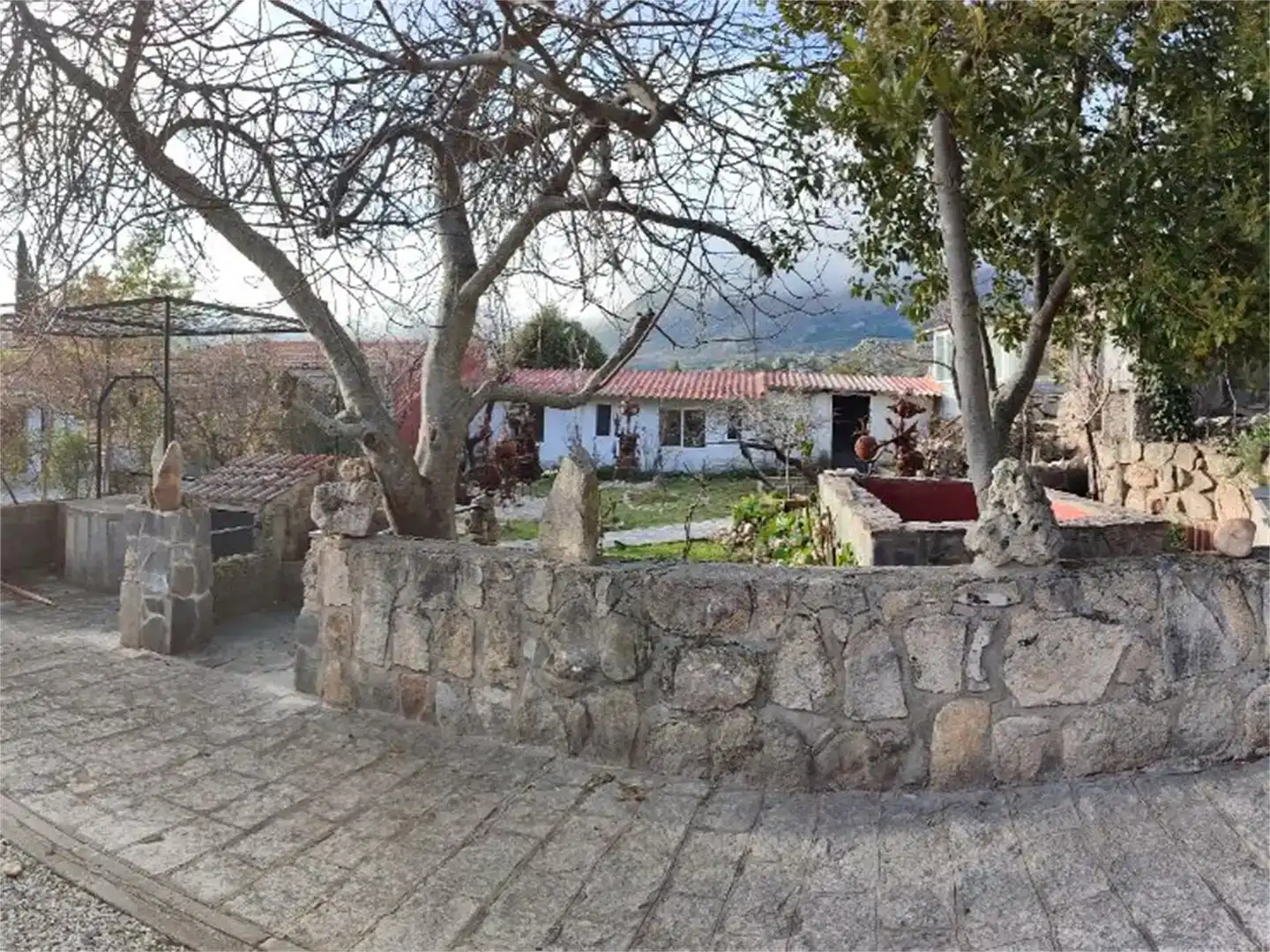 Country house zum Verkauf in Valdemanco mit Privatgarten, Abstellraum und Ofen