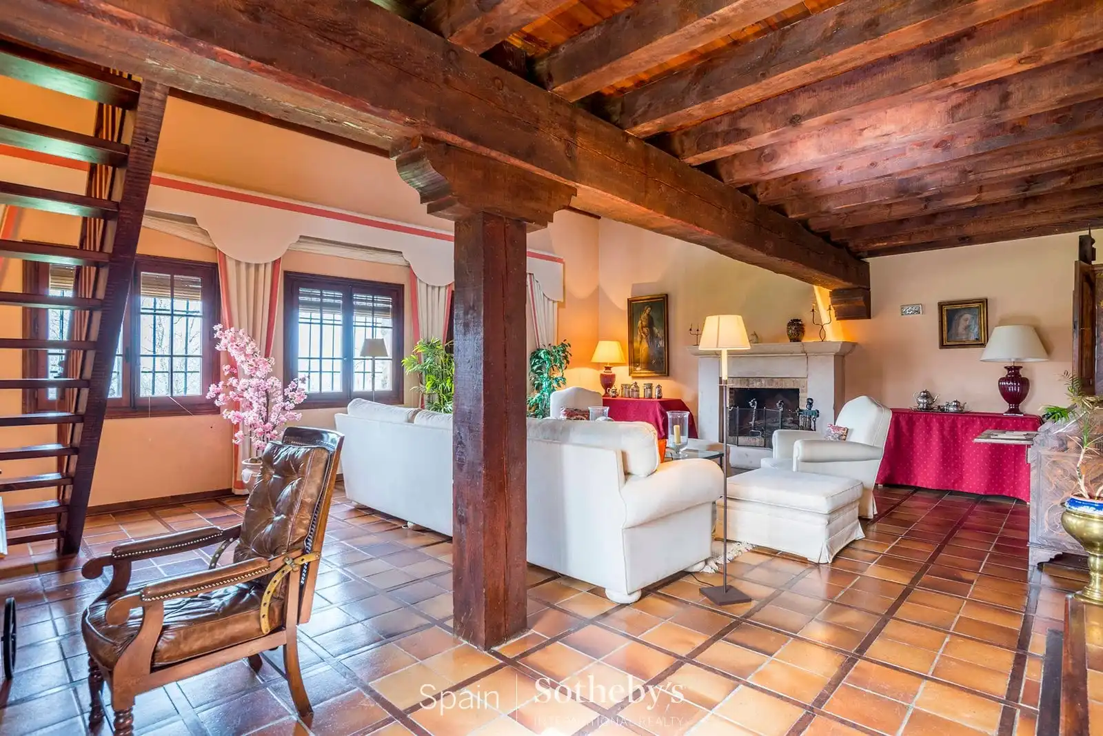 Sala de estar de Casa o chalet en venta en Sotosalbos con Aire acondicionado, Calefacción y Jardín privado
