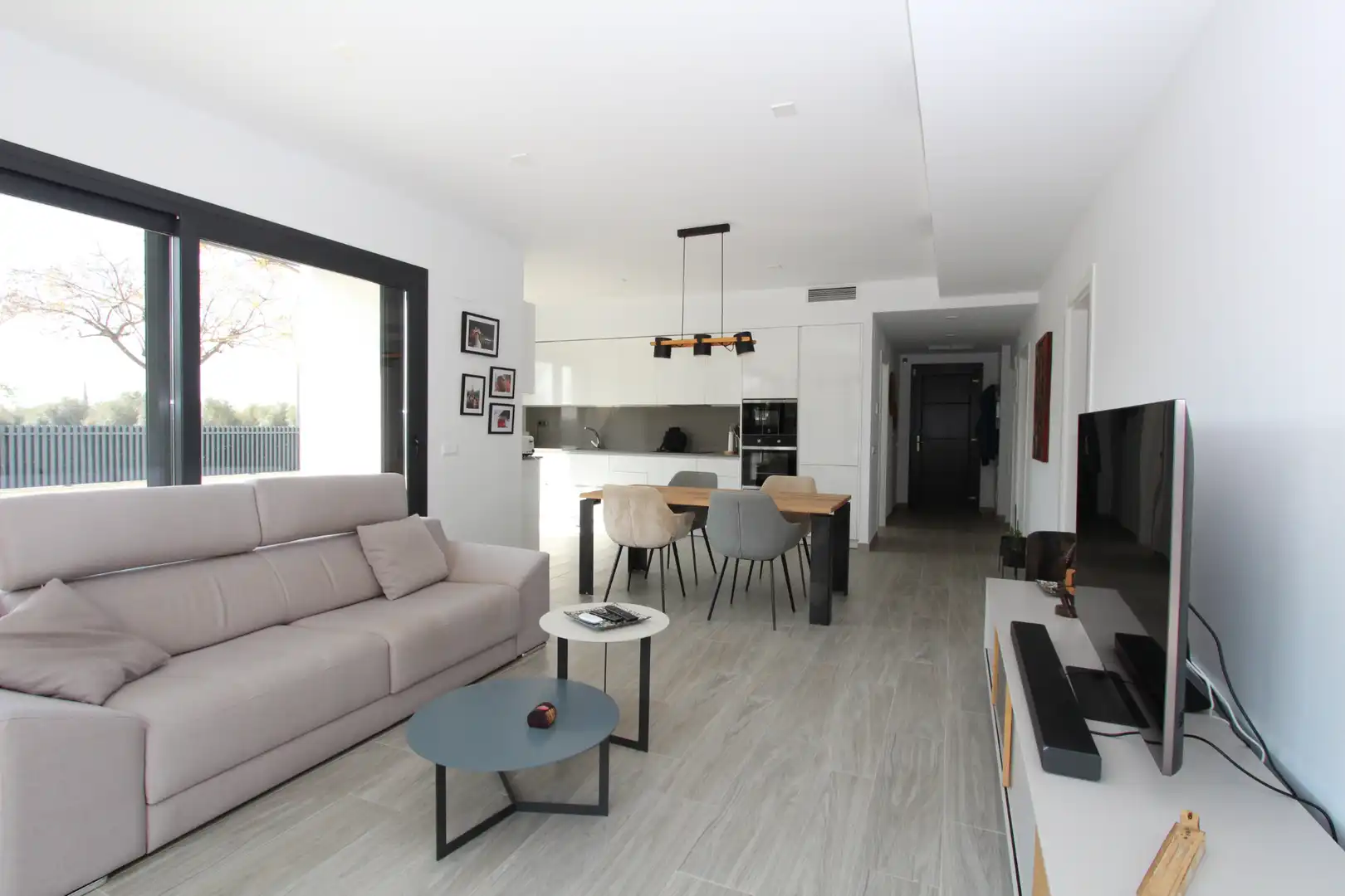 Sala de estar de Casa o chalet en venta en Montbrió del Camp con Aire acondicionado, Jardín privado y Piscina