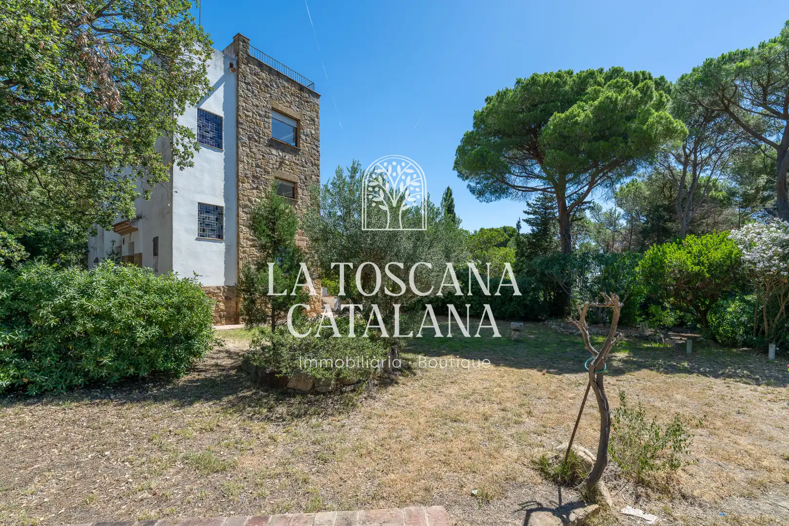 Villa con terrazza in vendita a Carrer Domènech i Montaner 23a