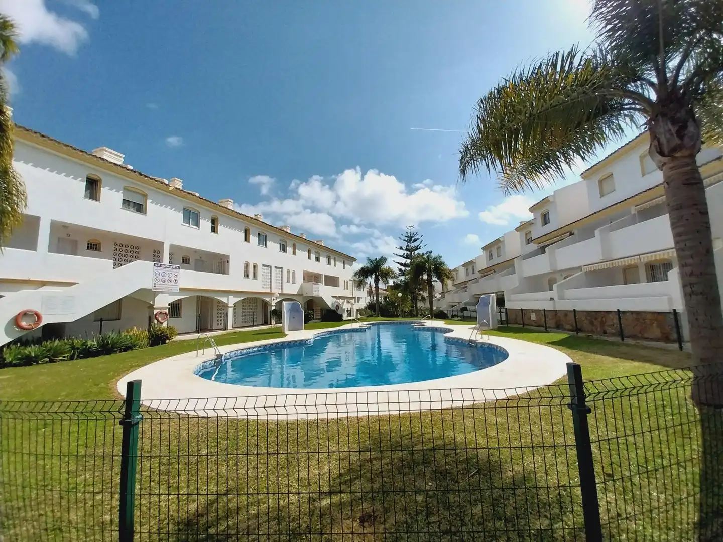 Vista exterior de Dúplex en venta en Mijas con Aire acondicionado, Calefacción y Terraza