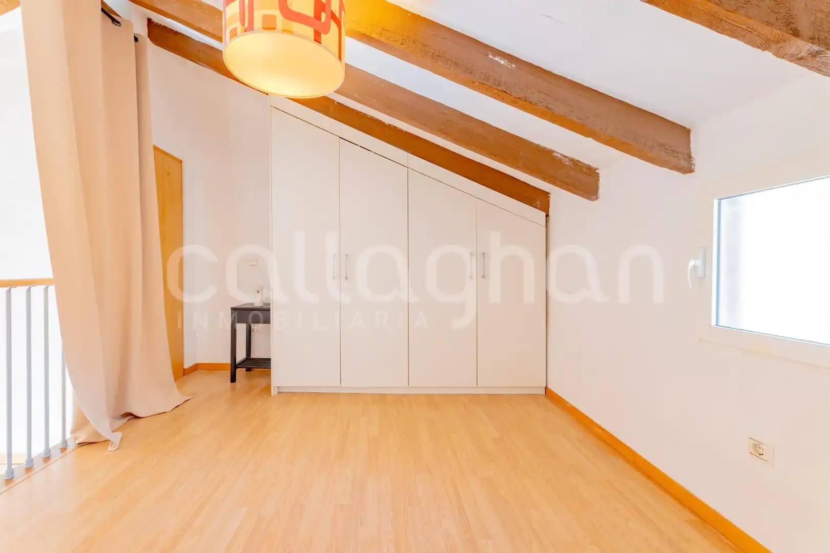 Loft zum Verkauf in Valencia mit Klimaanlage und Balkon