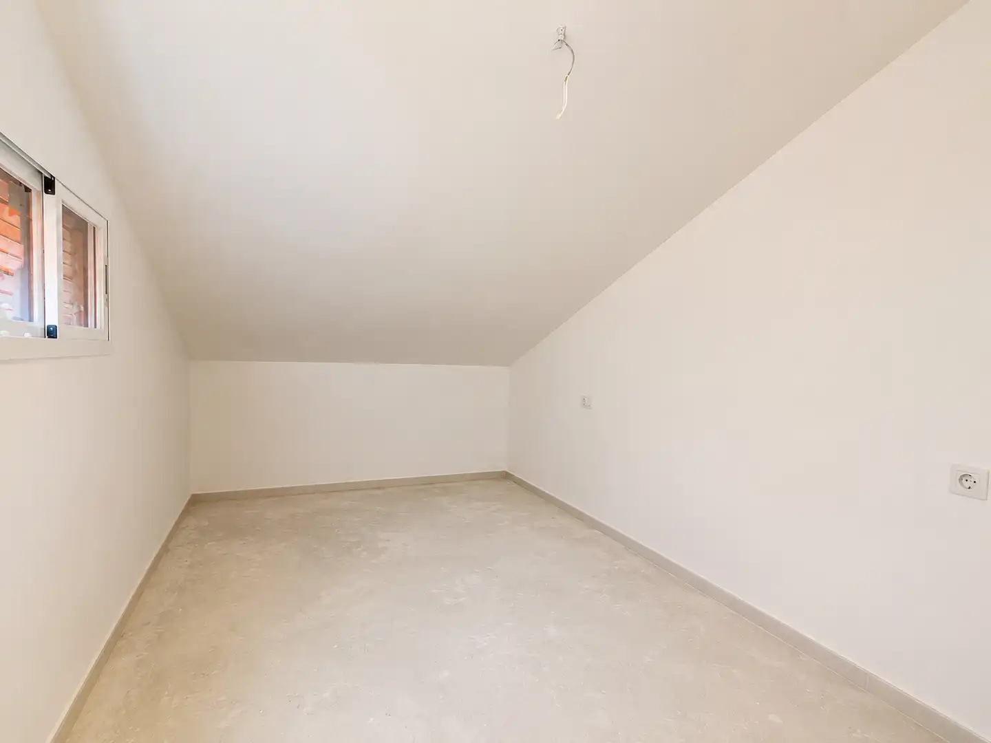 Maisonette zum Verkauf in Vila-real mit Terrasse, Abstellraum und Ofen