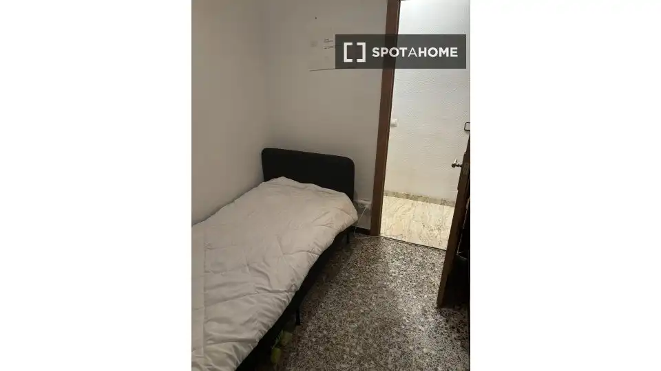 Habitación de Piso para compartir en Rubí con Aire acondicionado, Calefacción y Amueblado