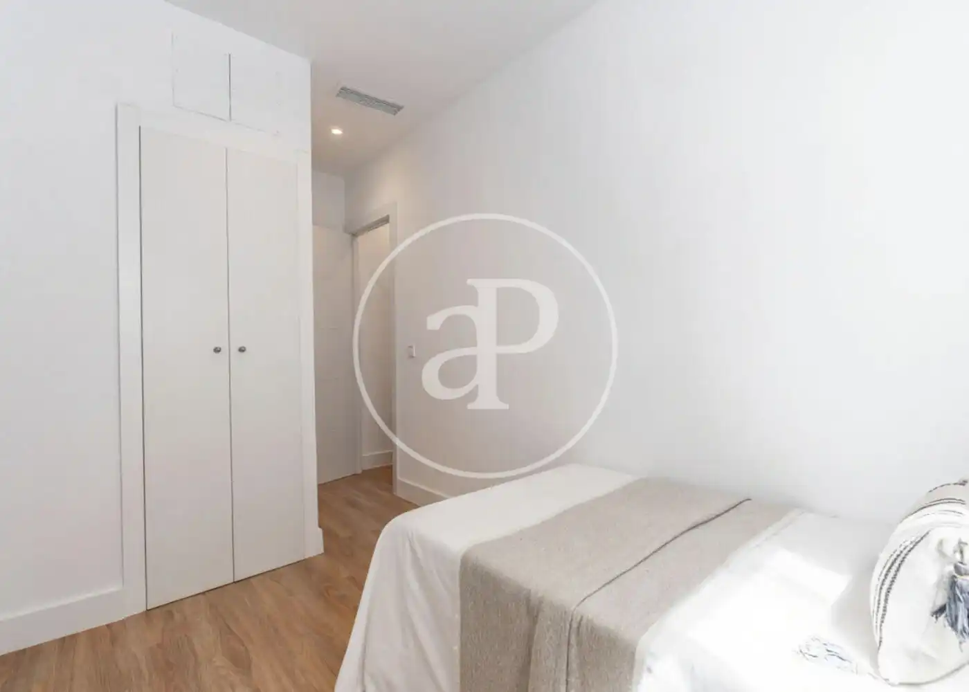 Bedroom of Flat for sale in Madrid  with Air Conditioner, Heating and Balcony