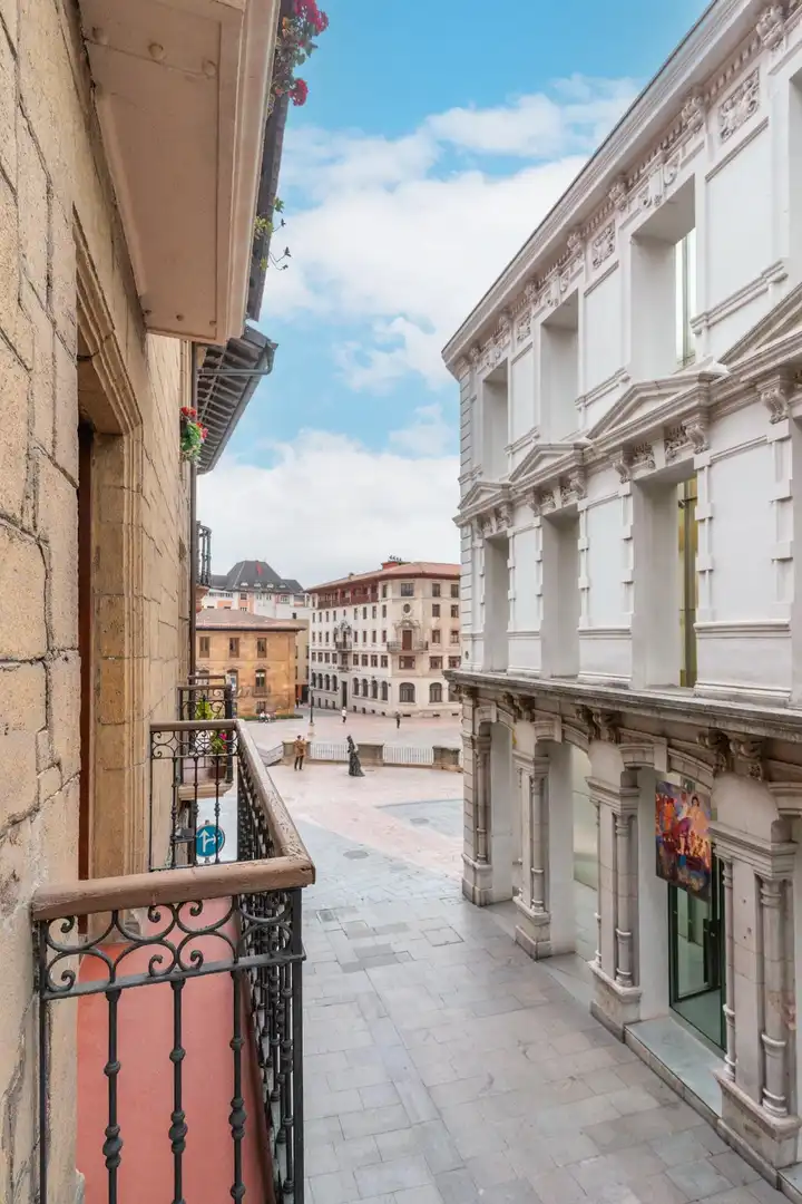 Außenansicht von Wohnung zum Verkauf in Oviedo  mit Heizung, Möbliert und Balkon