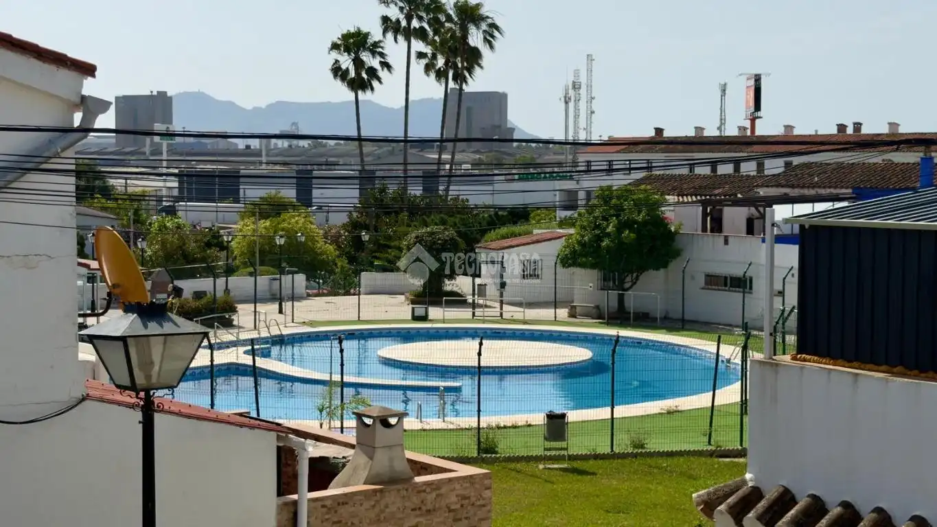 Piscina de Pis en venda en Los Barrios amb Aire condicionat i Calefacció