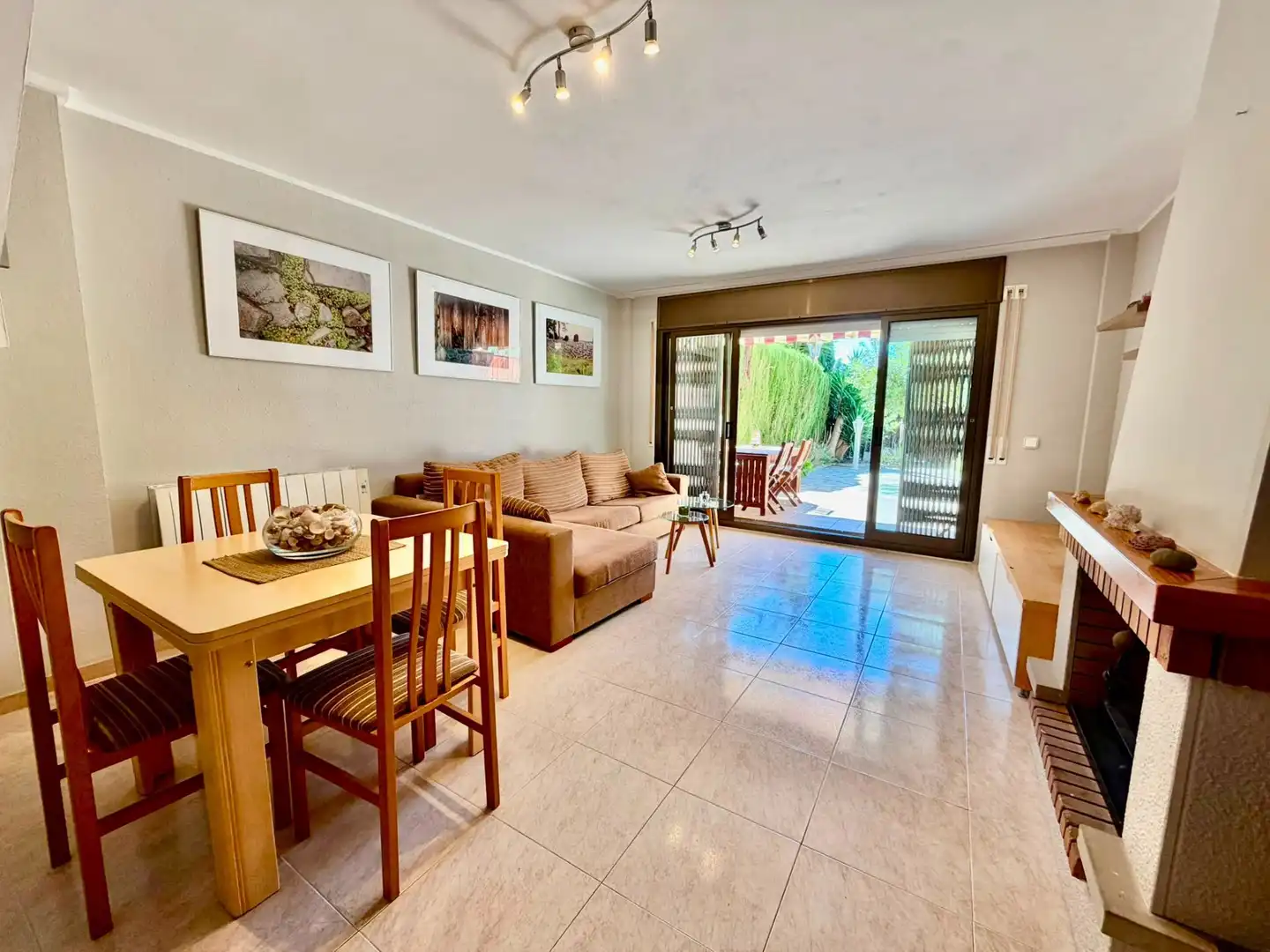 Außenansicht von Maisonette zum Verkauf in Torredembarra mit Heizung, Privatgarten und Terrasse