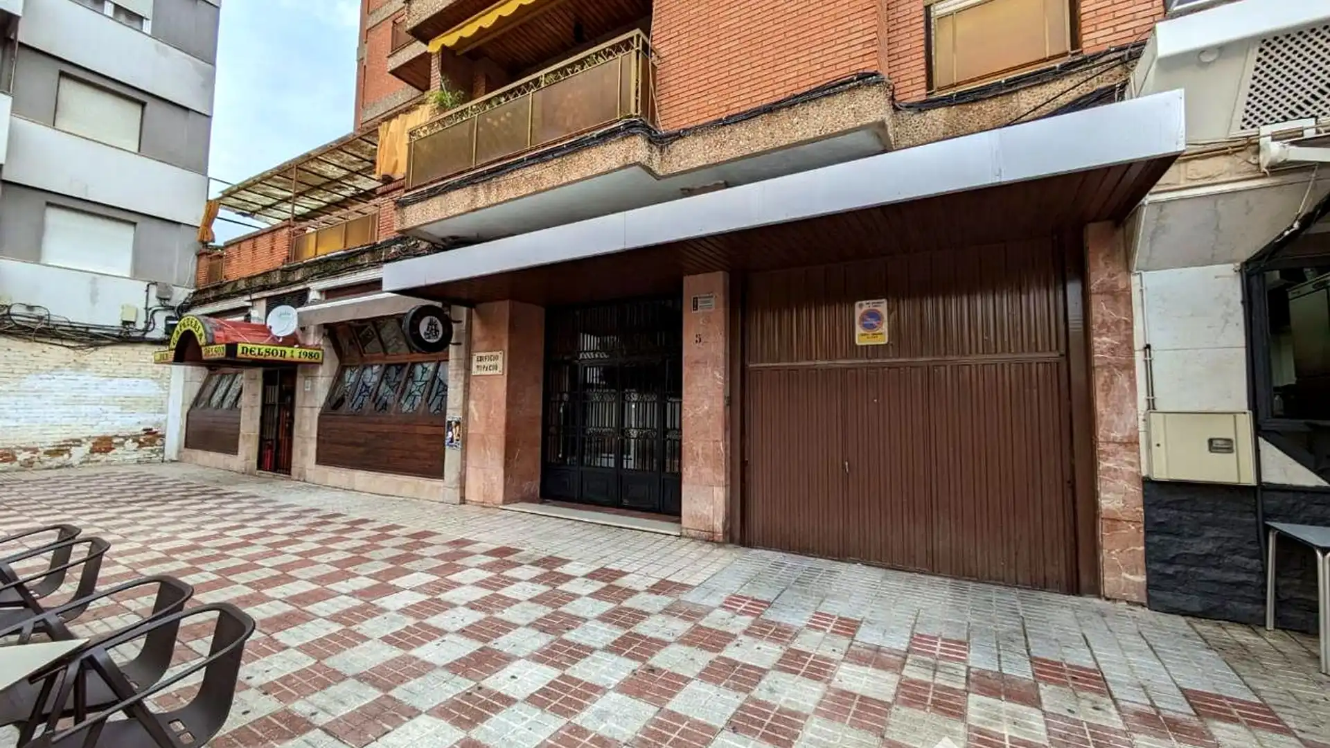 Garaje en venta en Linares