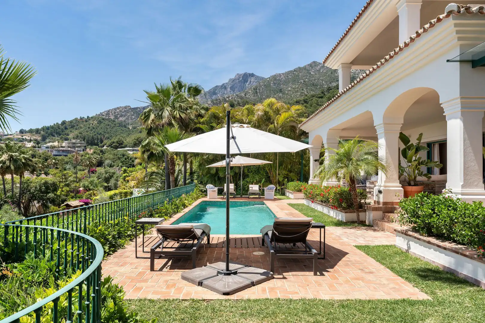 Terrassa de Casa o xalet en venda en Marbella amb Aire condicionat, Calefacció i Jardí privat