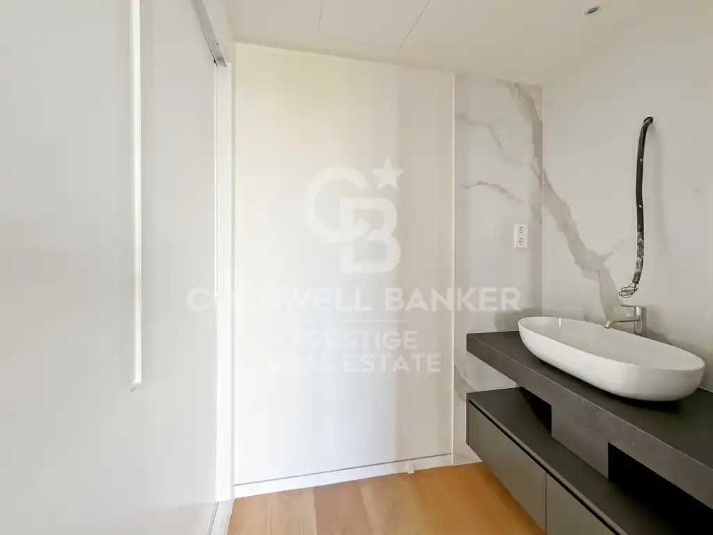 Badezimmer von Wohnungen zum Verkauf in Barcelona mit Terrasse