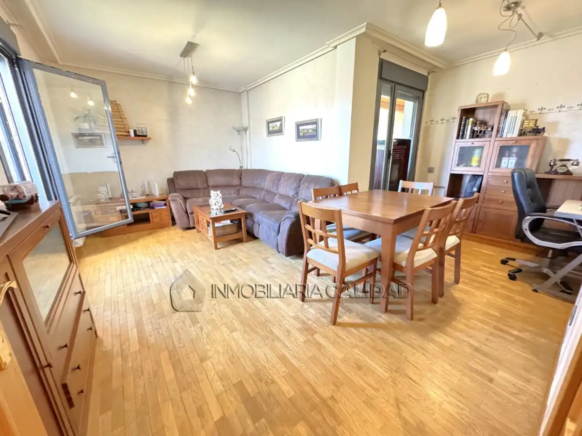 Sala d'estar de Pis en venda en Burgos amb Calefacció, Terrassa i Traster