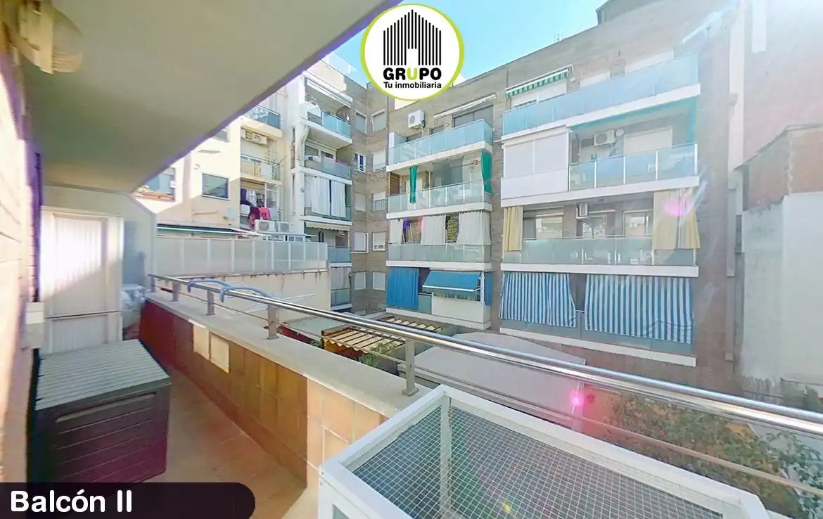 Vista exterior de Pis en venda en Esplugues de Llobregat amb Aire condicionat, Calefacció i Parquet