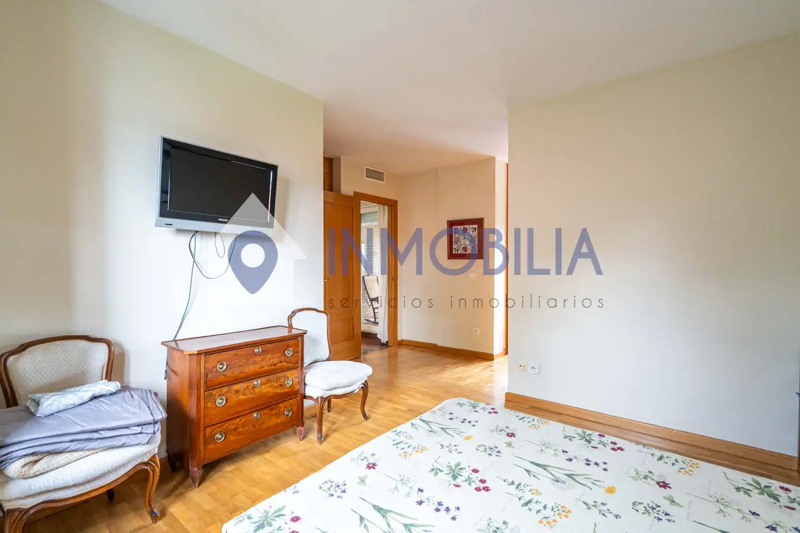 Habitación de Casa adosada en venta en Madrid con Aire acondicionado, Calefacción y Jardín privado