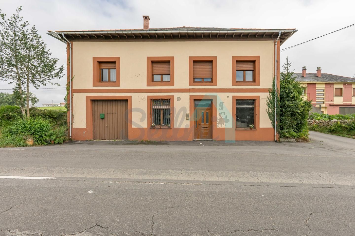 Vista exterior de Casa o xalet en venda en Salas amb Terrassa