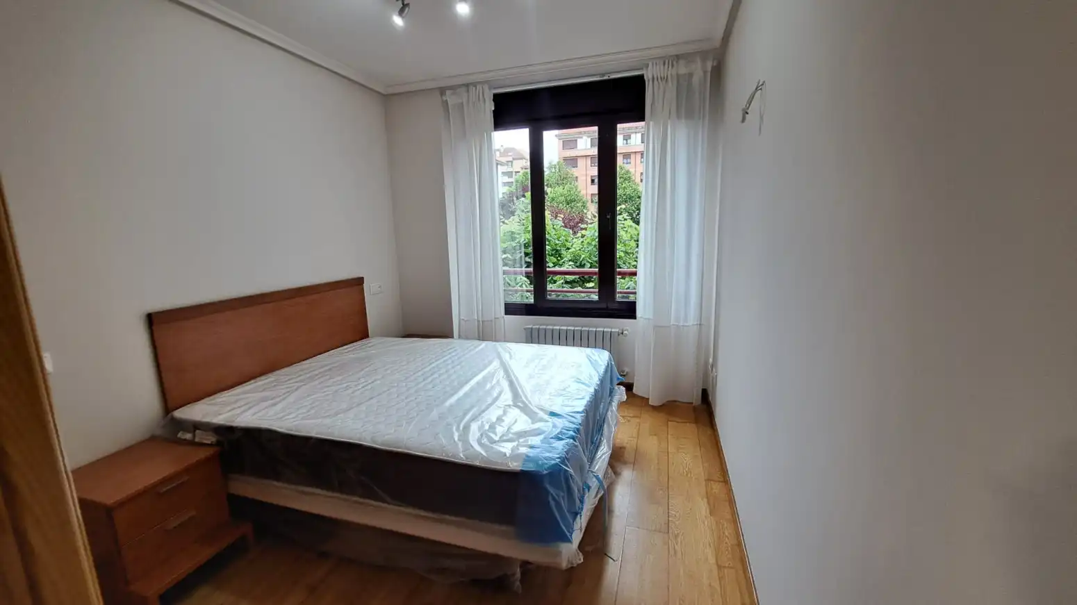 Habitación de Piso de alquiler en Gijón  con Calefacción, Terraza y Trastero