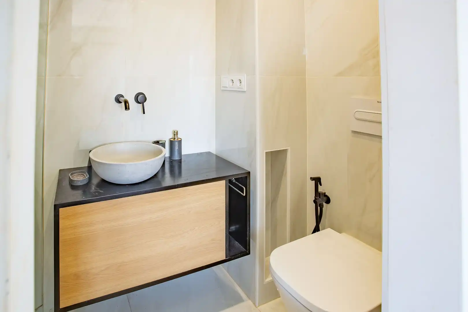 Bathroom of Flat for sale in Málaga  with Air Conditioner, Terrace and Furnished