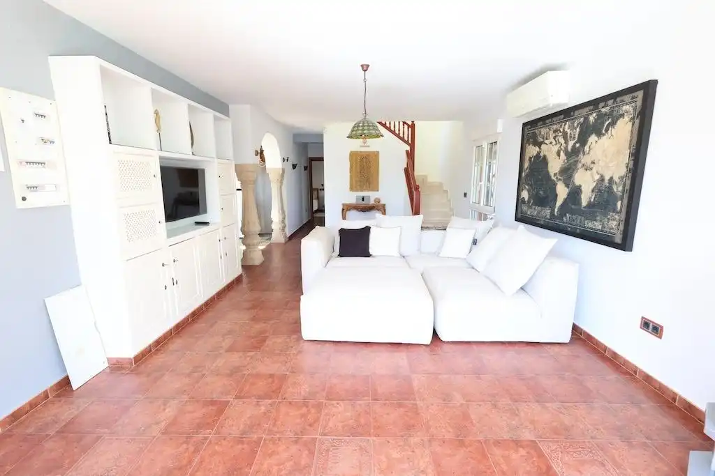 Sala d'estar de Casa o xalet en venda en Orihuela amb Aire condicionat, Jardí privat i Terrassa