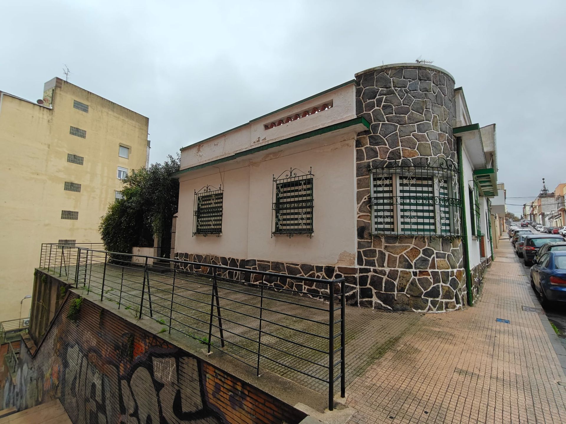 Vista exterior de Casa o xalet en venda en Cáceres Capital amb Jardí privat