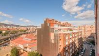 Vista exterior de Pis en venda en L'Hospitalet de Llobregat amb Aire condicionat i Balcó