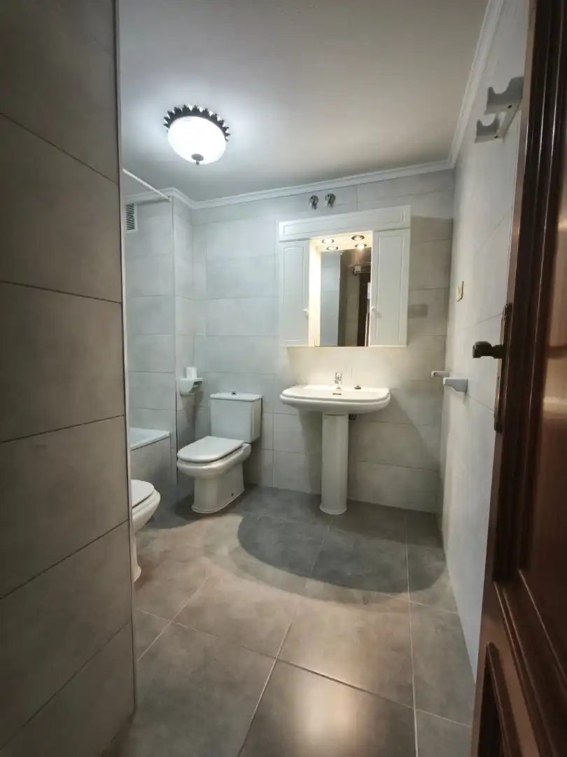 Baño de Piso en venta en Vigo  con Amueblado