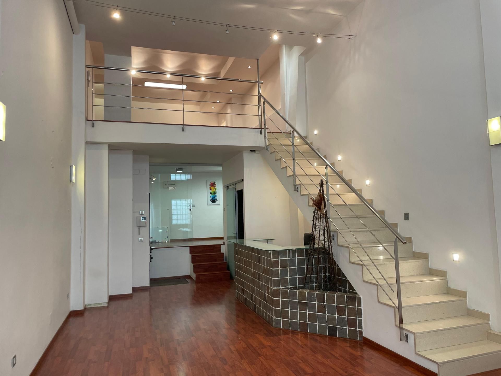 Local de alquiler en d'Aragó, Dreta de l'Eixample, Eixample