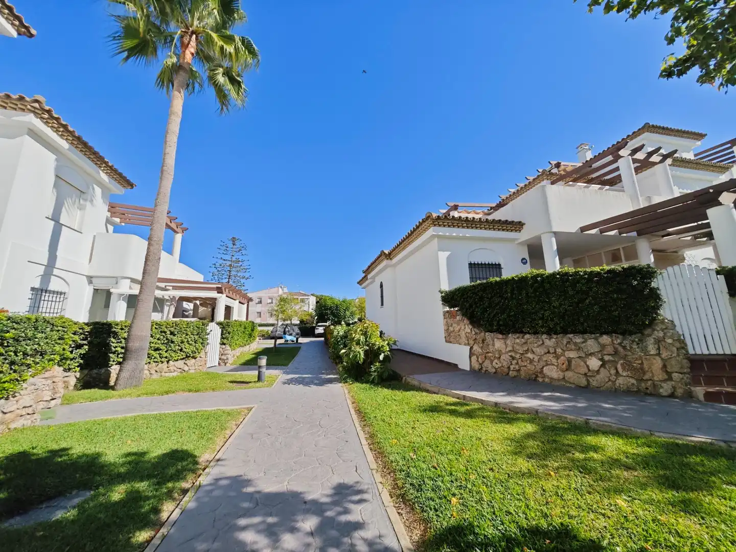 Vista exterior de Apartamento en venta en Chiclana de la Frontera con Jardín privado, Terraza y Amueblado
