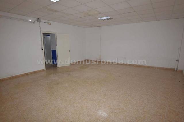 Local comercial en Venta en Juzgados - La Feria